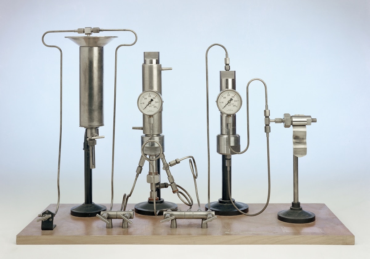 Haber's tabletop ammonia synthesis setup